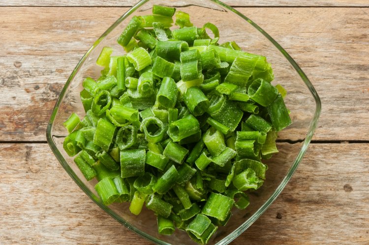 6 найкращих рецептів, як заморозити зелену цибулю на зиму