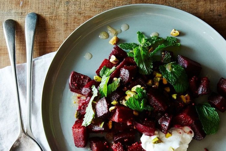 12 салатів з артишоками, які урізноманітнять звичний раціон