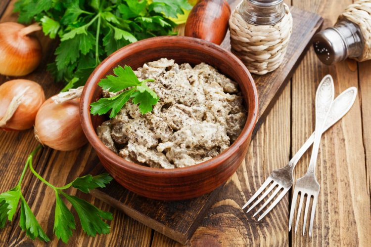 8 відмінних рецептів курячої печінки у сметані на сковороді