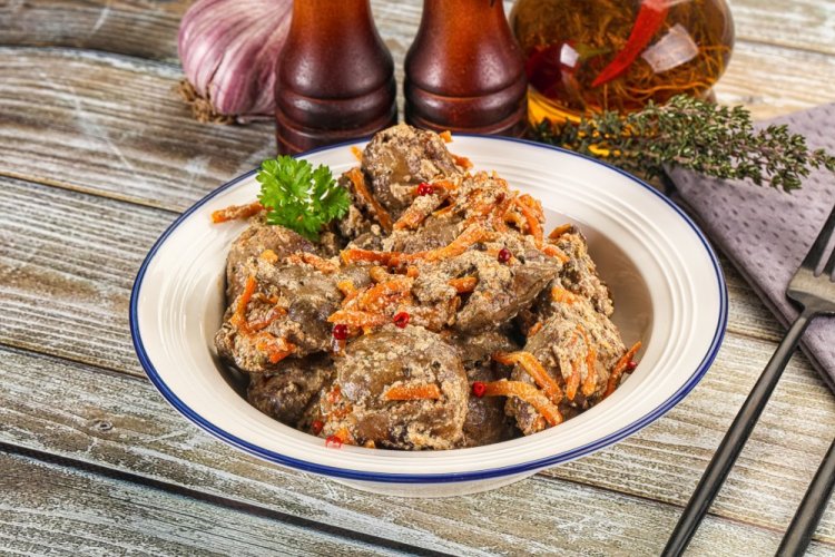 8 відмінних рецептів курячої печінки у сметані на сковороді