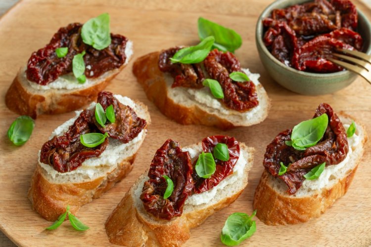 20 чудових рецептів бутербродів на Новий рік 2026