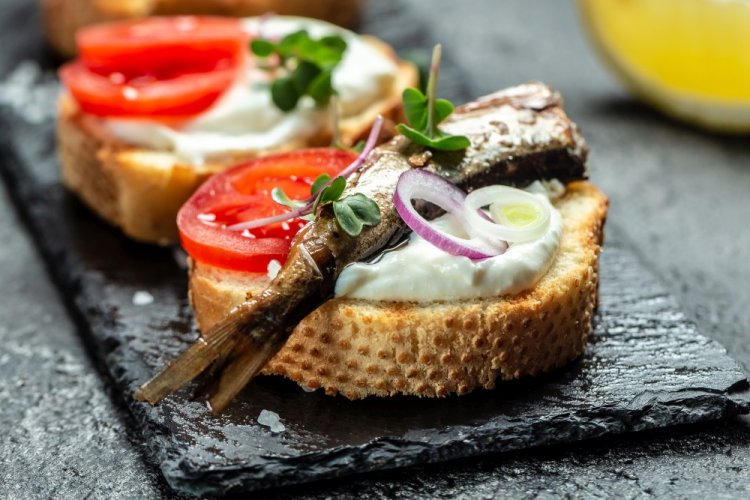 20 чудових рецептів бутербродів на Новий рік 2026