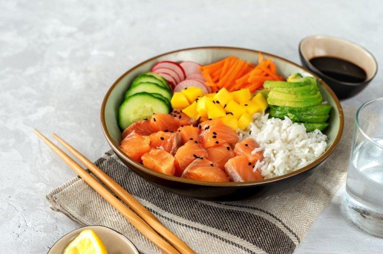 12 легких та корисних рецептів боулів з лососем