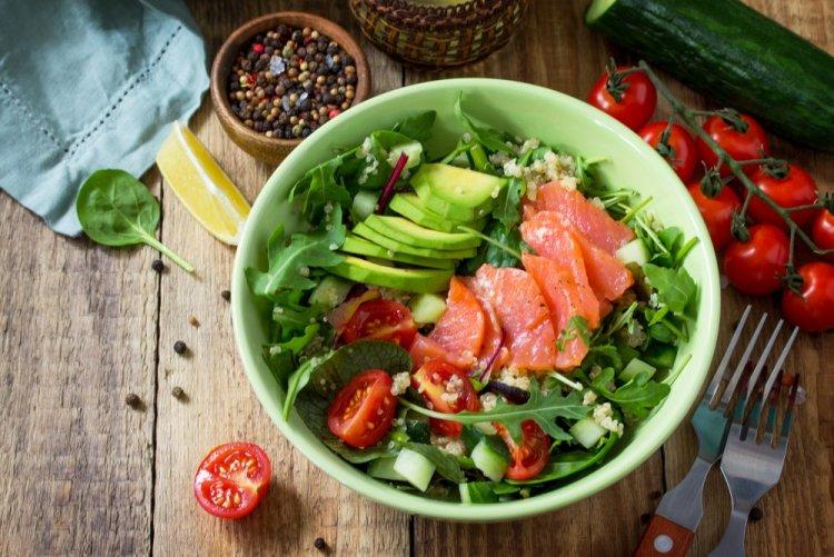 12 легких та корисних рецептів боулів з лососем