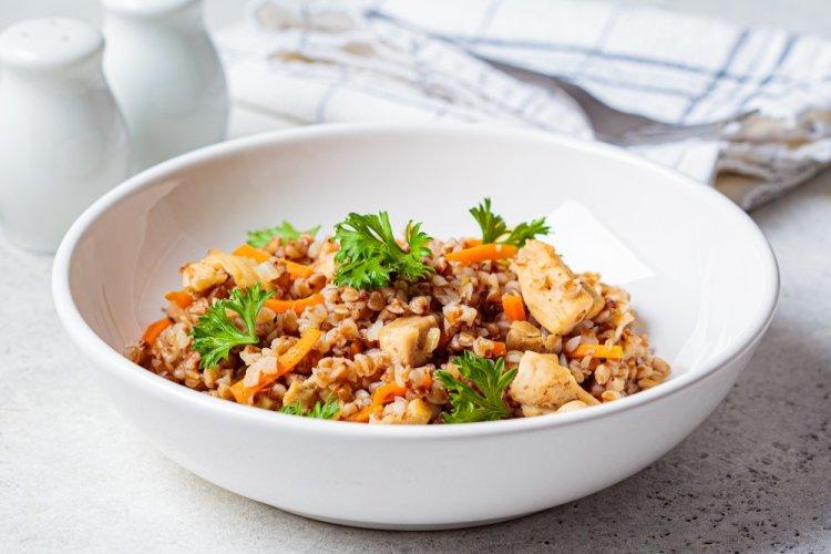 10 простих і неймовірно смачних рецептів гречки в аерогрилі