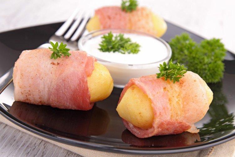 8 приголомшливих рецептів картоплі з беконом в аерогрилі