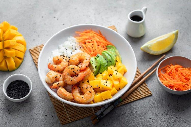 Боул з креветками: 8 оригінальних рецептів на будь-який смак та бюджет