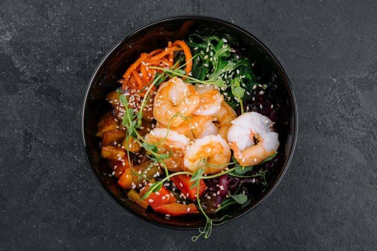 Боул з креветками: 8 оригінальних рецептів на будь-який смак та бюджет