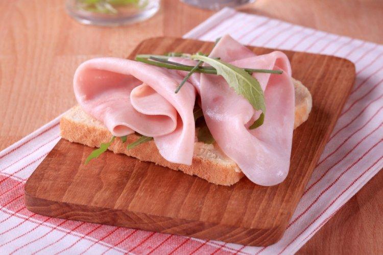10 рецептів бутербродів з шинкою, перед якими складно встояти