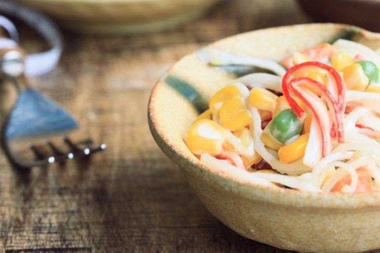 15 неймовірно простих салатів з кукурудзою нашвидкуруч
