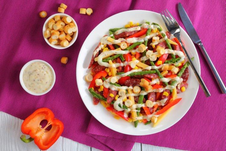 15 неймовірно простих салатів з кукурудзою нашвидкуруч