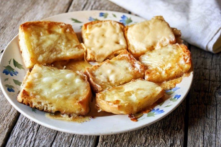 8 кращих рецептів бутербродів з беконом та сиром в аерогрилі