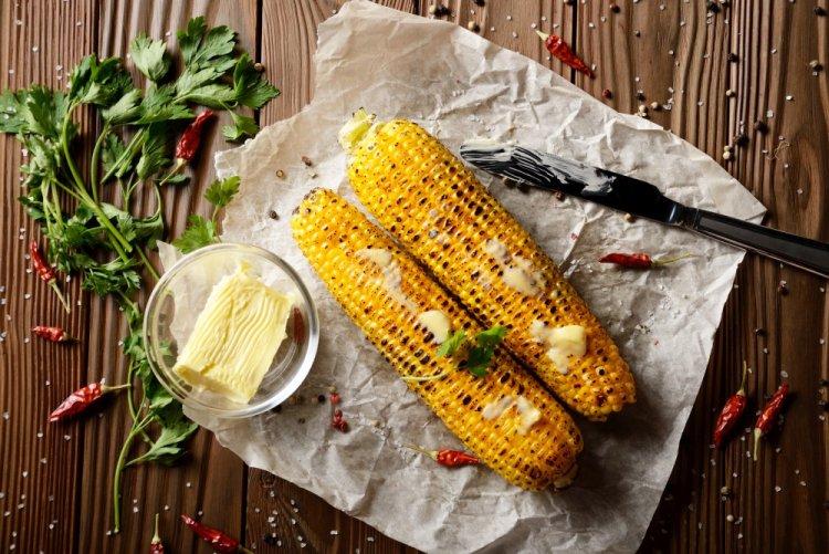 8 способів приготувати найсмачнішу кукурудзу на мангалі
