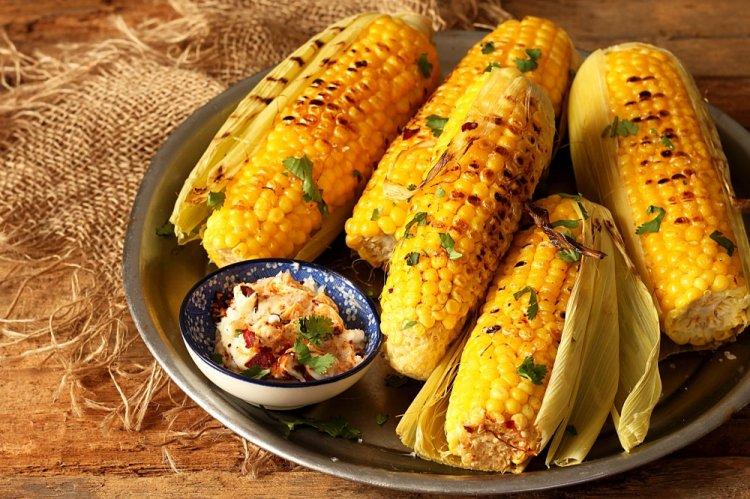 8 способів приготувати найсмачнішу кукурудзу на мангалі