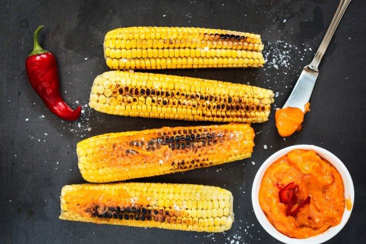 8 способів приготувати найсмачнішу кукурудзу на мангалі