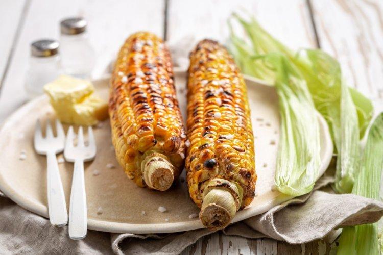 8 способів приготувати найсмачнішу кукурудзу на мангалі