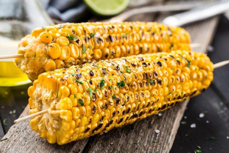8 способів приготувати найсмачнішу кукурудзу на мангалі