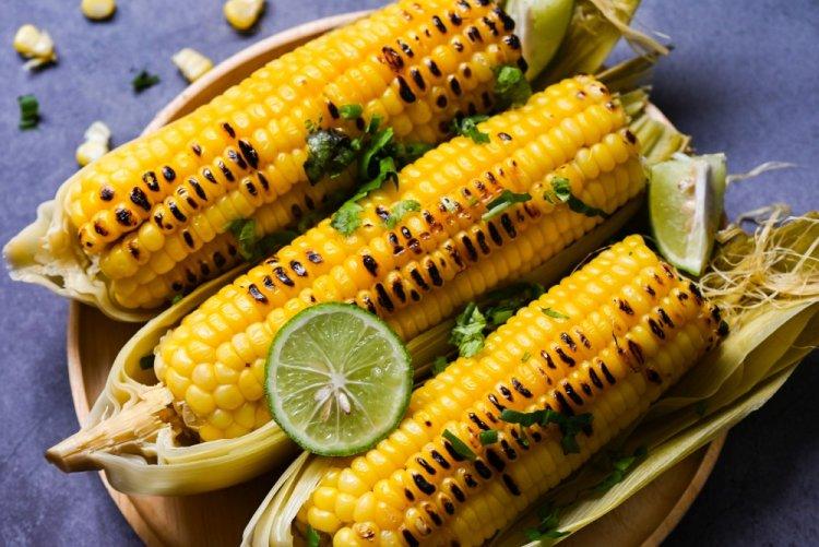 8 способів приготувати найсмачнішу кукурудзу на мангалі