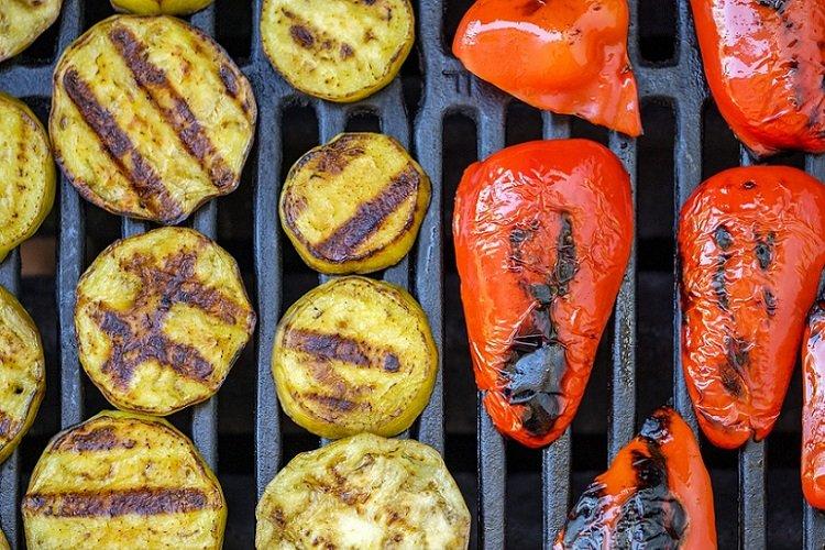 8 способів приготувати найсмачнішу кукурудзу на мангалі