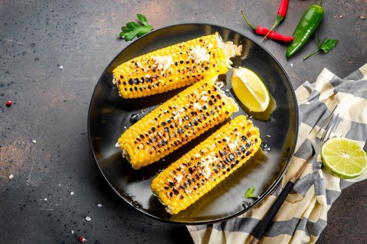 8 способів приготувати найсмачнішу кукурудзу на мангалі